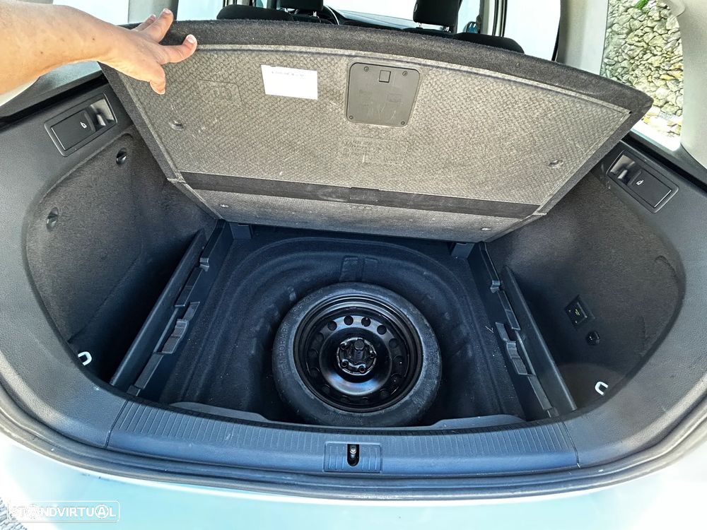 VW Golf Variant 1.6 TDi BlueMotion DSG Comfortline - 28