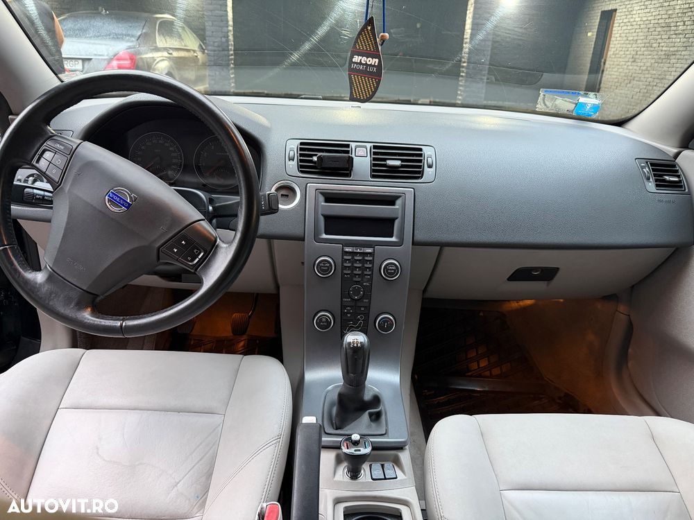 Volvo C70 2.4i Momentum - 8