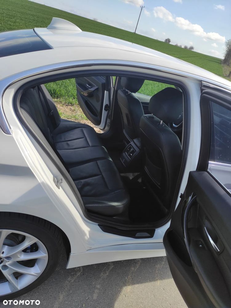 BMW Seria 3 335i Sport-Aut Luxury Line - 12