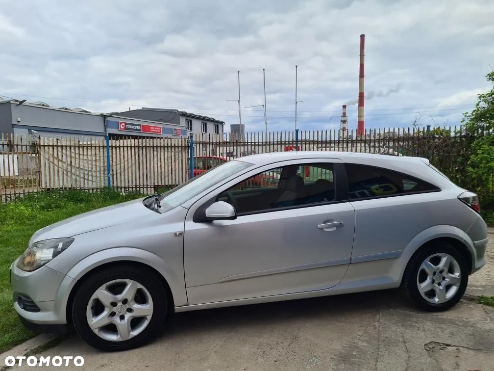 Opel Astra III GTC 1.7 CDTI Essentia - 2