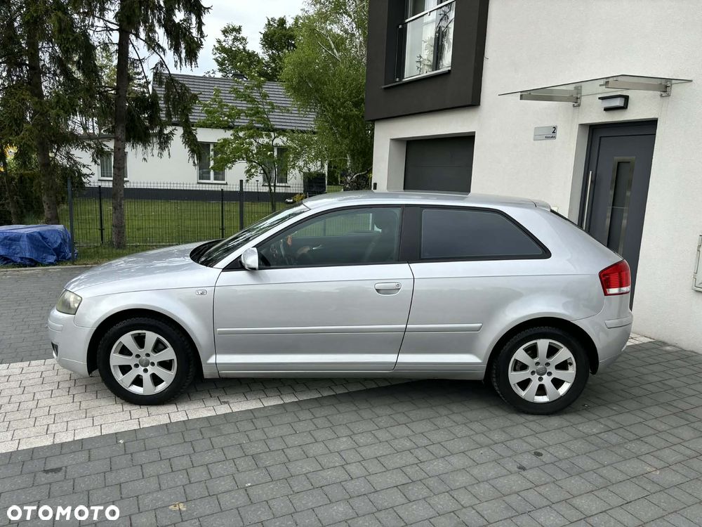 Audi A3 3-drzwiowe 2.0 FSI Attraction - 3