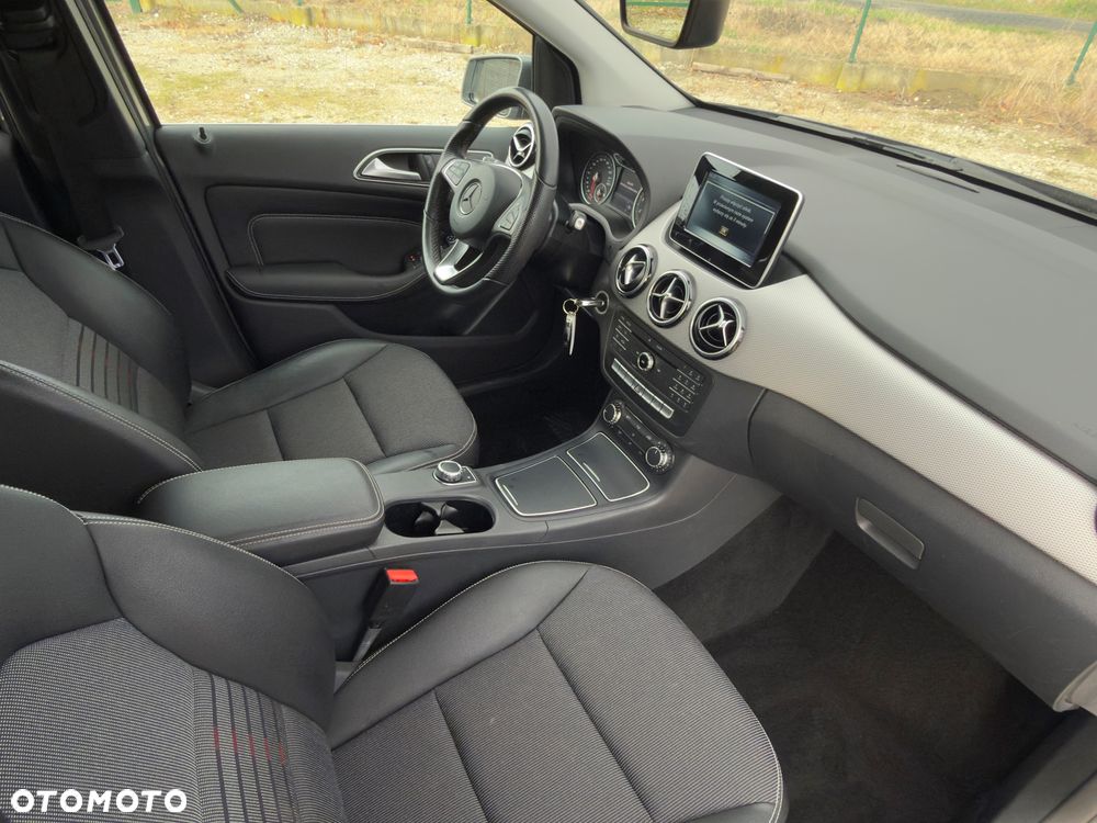 Mercedes-Benz Klasa B 220 4-Matic AMG Line - 17