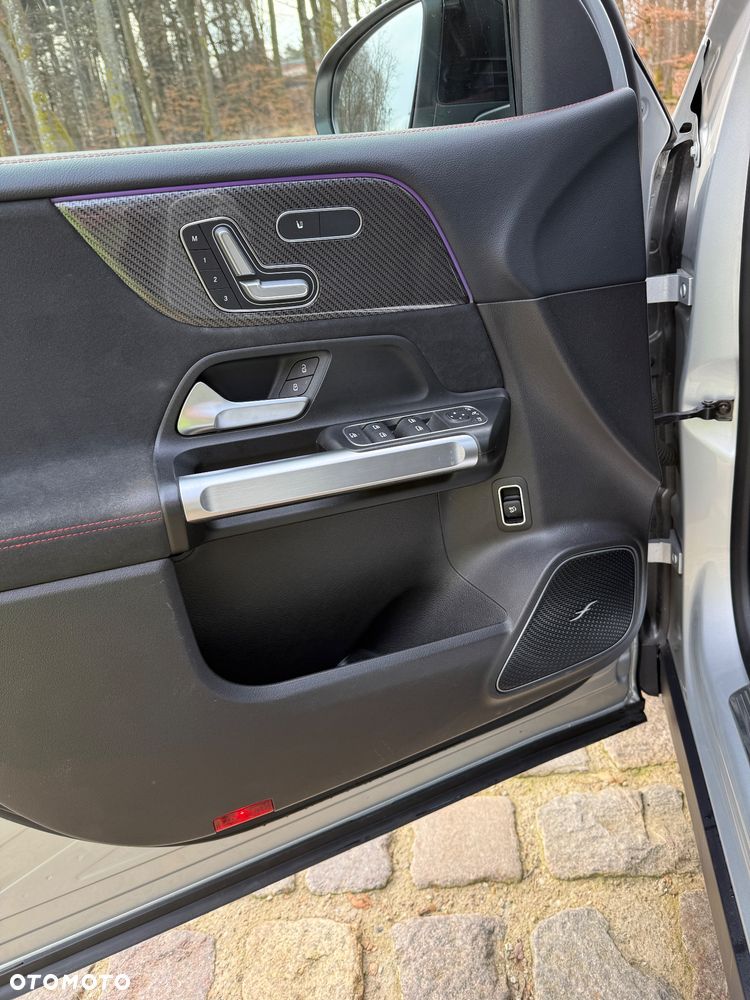 Mercedes-Benz GLB - 30