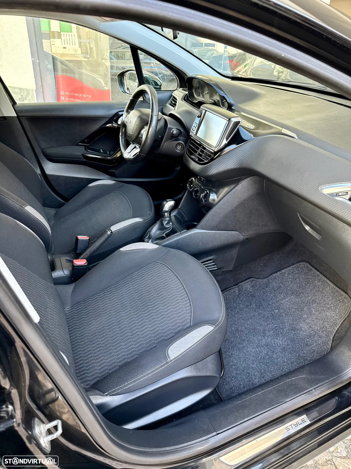 Peugeot 208 1.6 BlueHDi Style - 8
