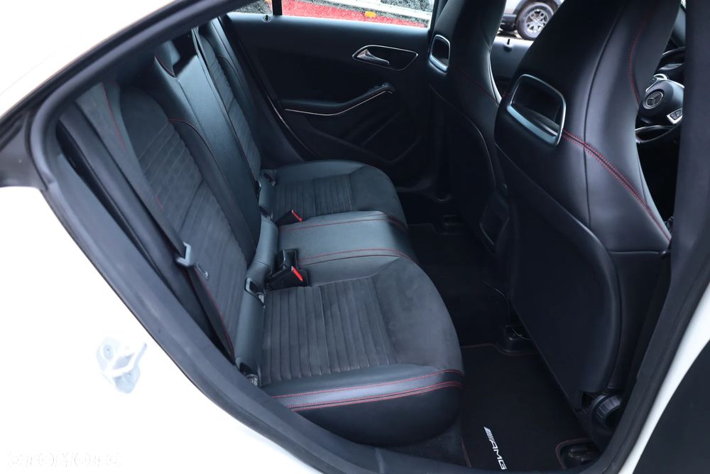 Mercedes-Benz CLA 180 AMG Line - 29