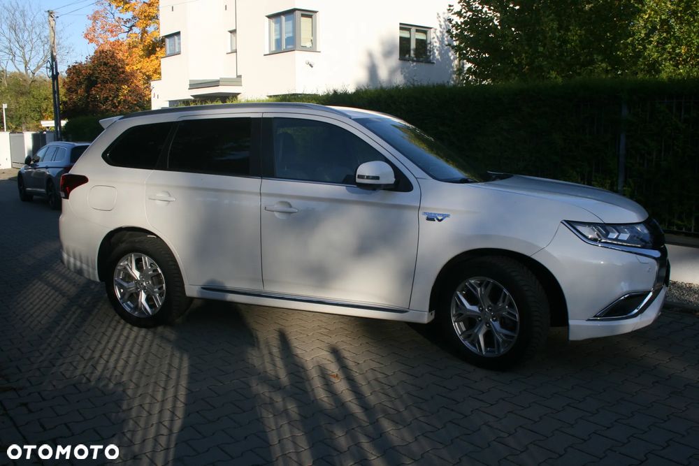 Mitsubishi Outlander - 13
