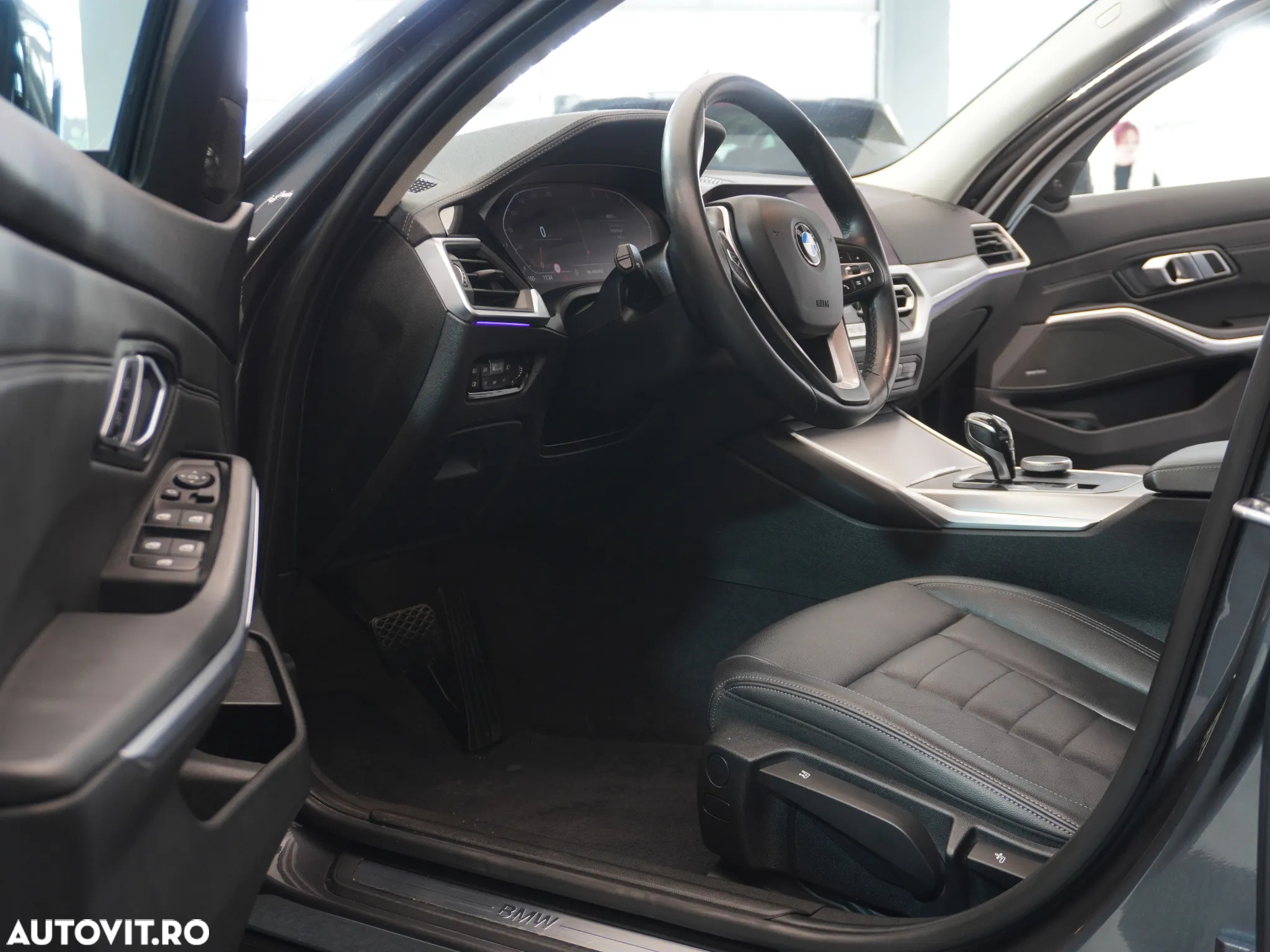 BMW Seria 3 318d Aut. Luxury Line - 23