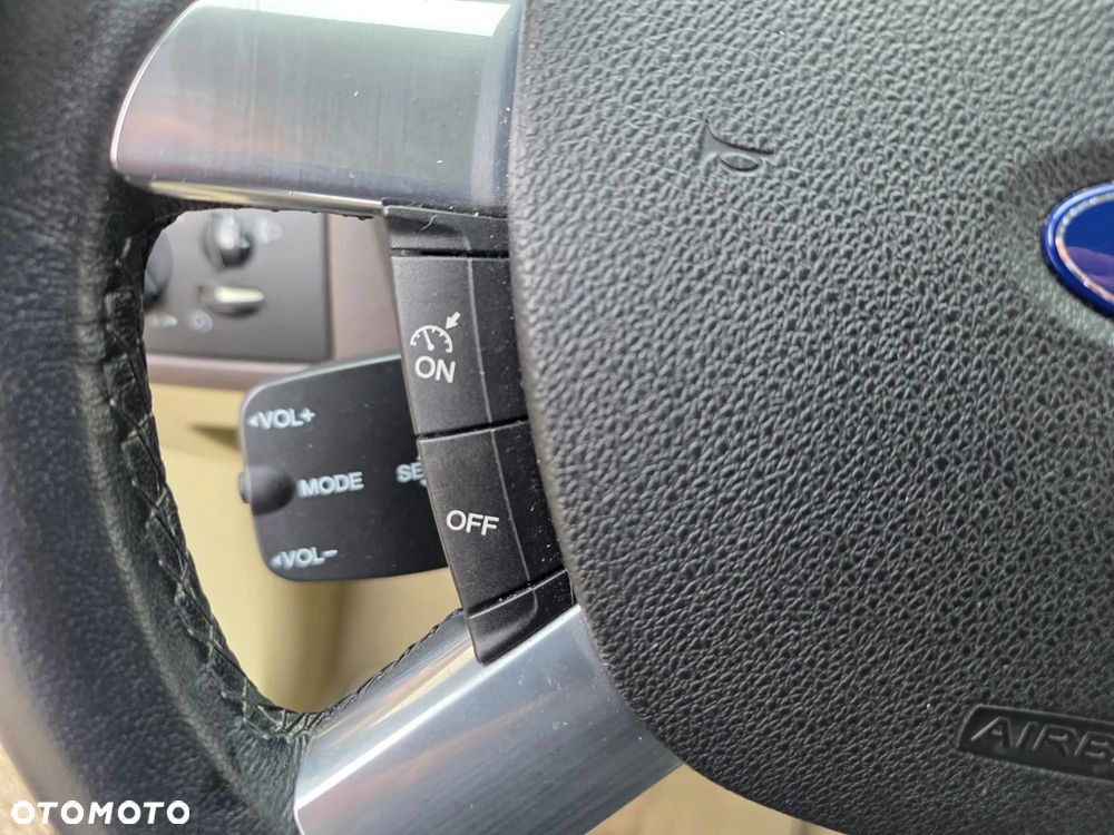 Ford Focus 2.0 16V Titanium - 18