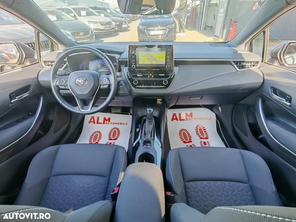 Toyota Corolla ver-1-8-hsd-dynamic - 2