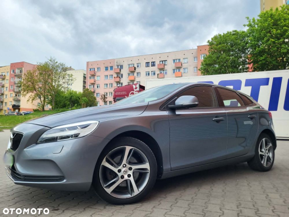 Volvo V40 T2 Momentum - 3