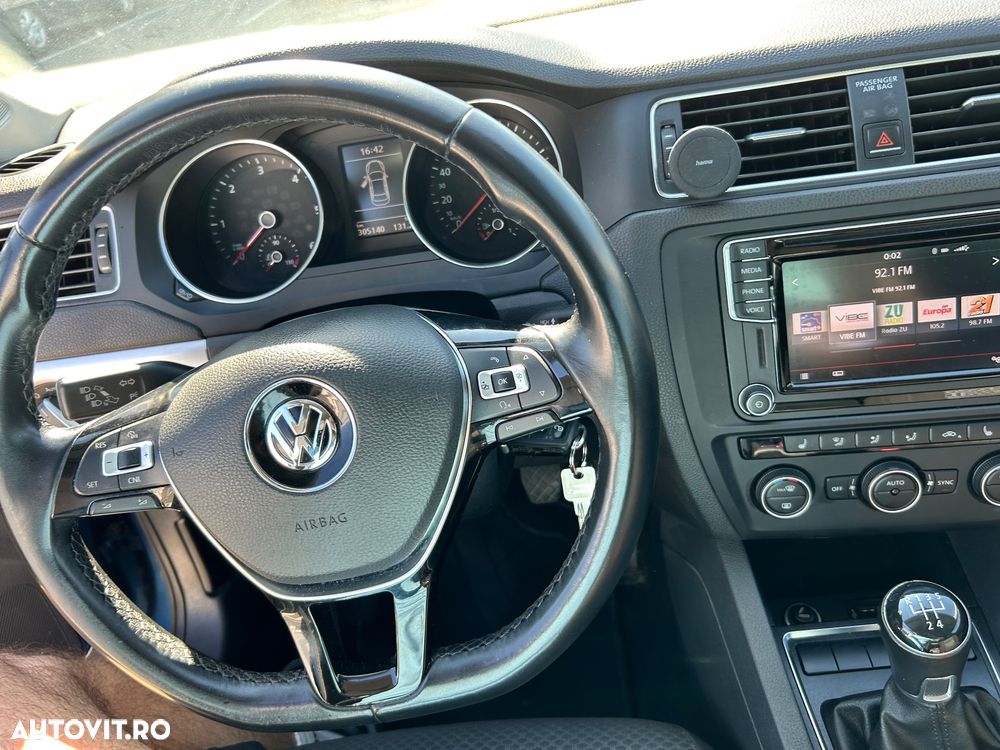 Volkswagen Jetta 2.0 TDI Comfortline - 11