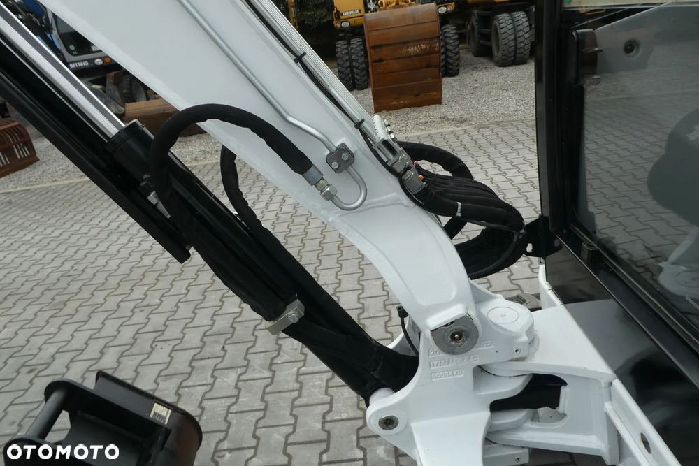 Caterpillar 302,7D CR TRZY ŁYŻKI - 29