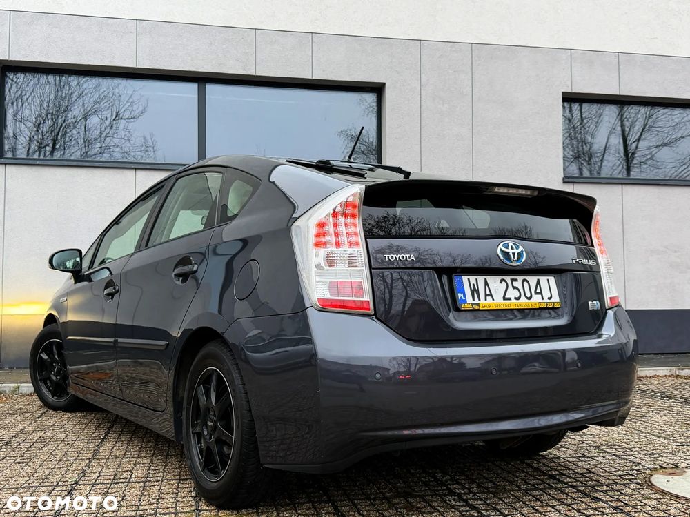 Toyota Prius (Hybrid) Executive - 3