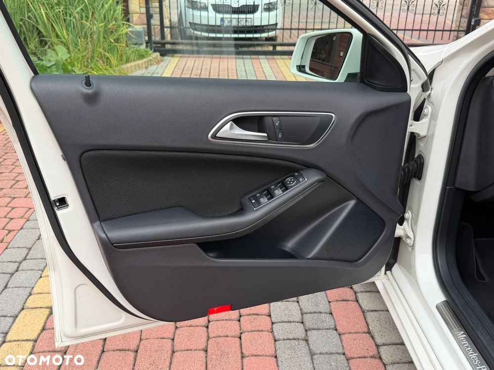 Mercedes-Benz Klasa A 180 (BlueEFFICIENCY) - 32