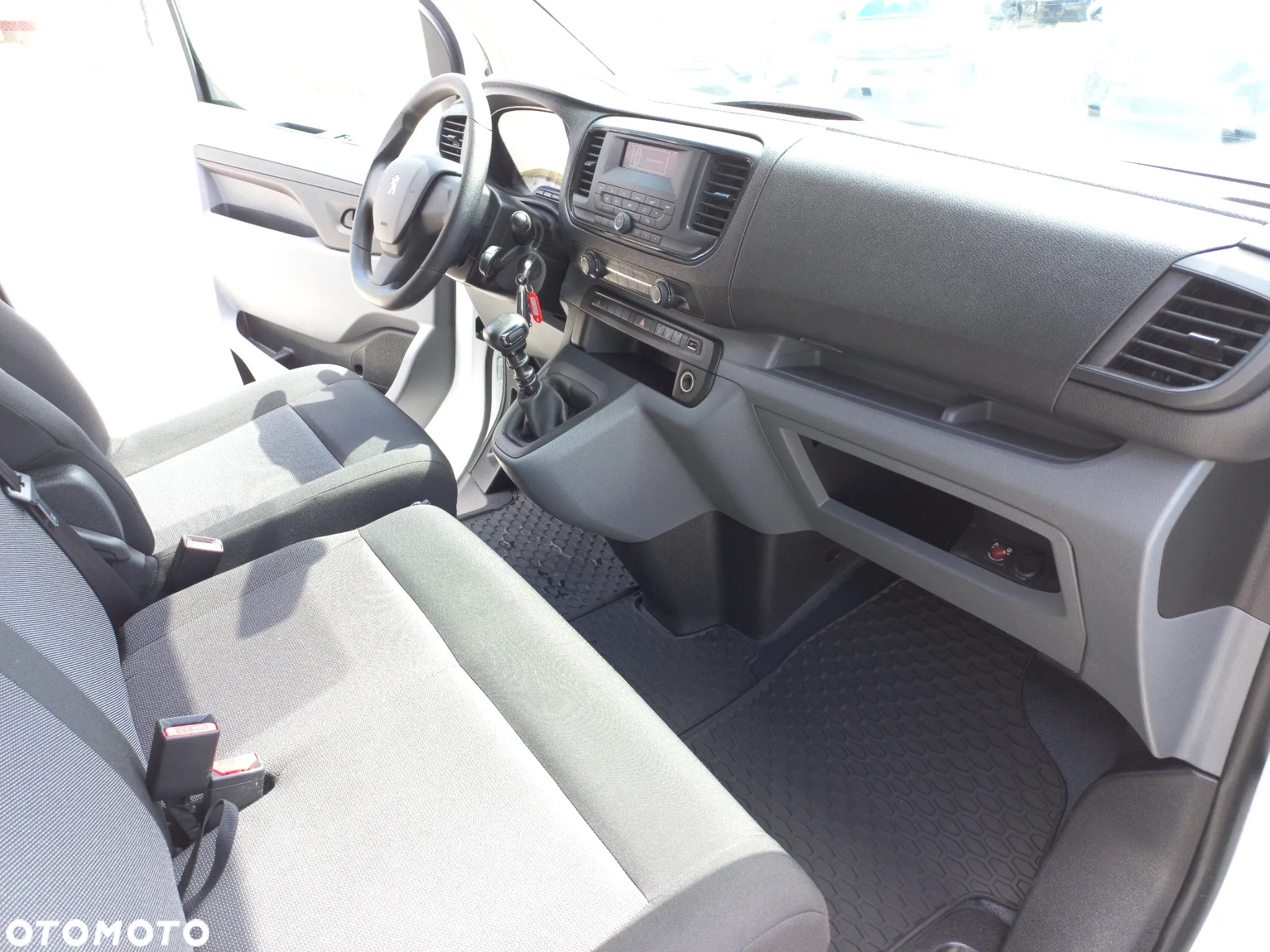 Peugeot Traveller 2.0 BlueHDi Long Business - 12