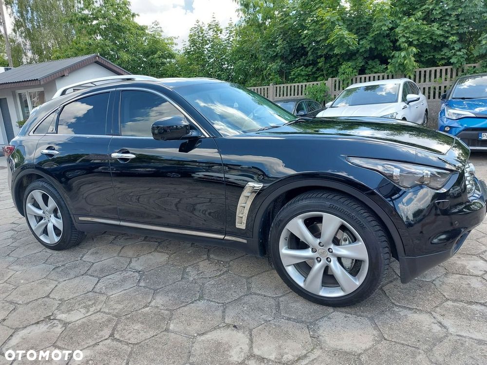 Infiniti FX - 8