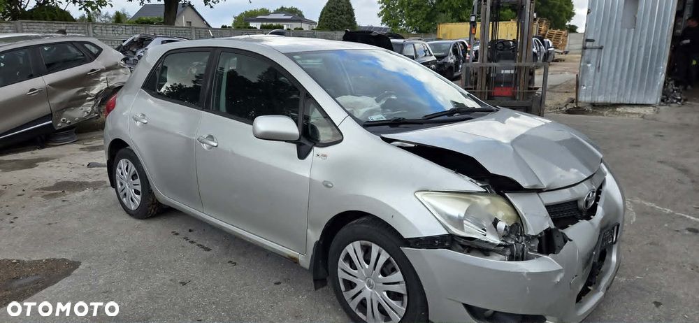 TOYOTA AURIS 1C0 błotnik prawy przód - 1