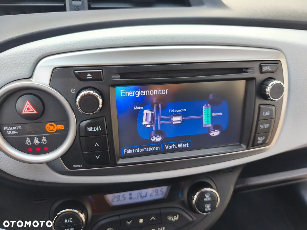 Toyota Yaris Hybrid 100 Sol - 21