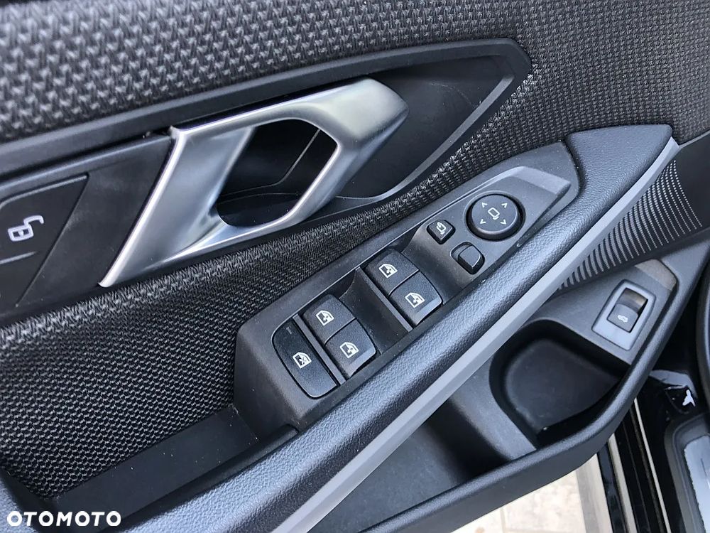 BMW Seria 3 318i Sport Line - 24