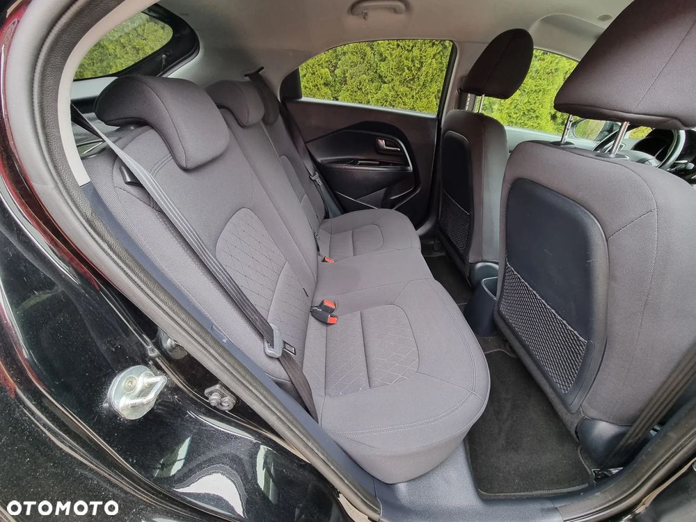 Kia Rio 1.2 Dream Team Edition - 11