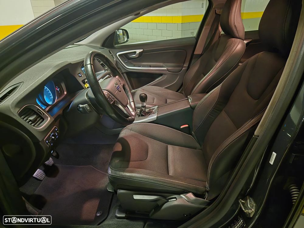 Volvo V60 1.6 D2 Momentum Eco - 22
