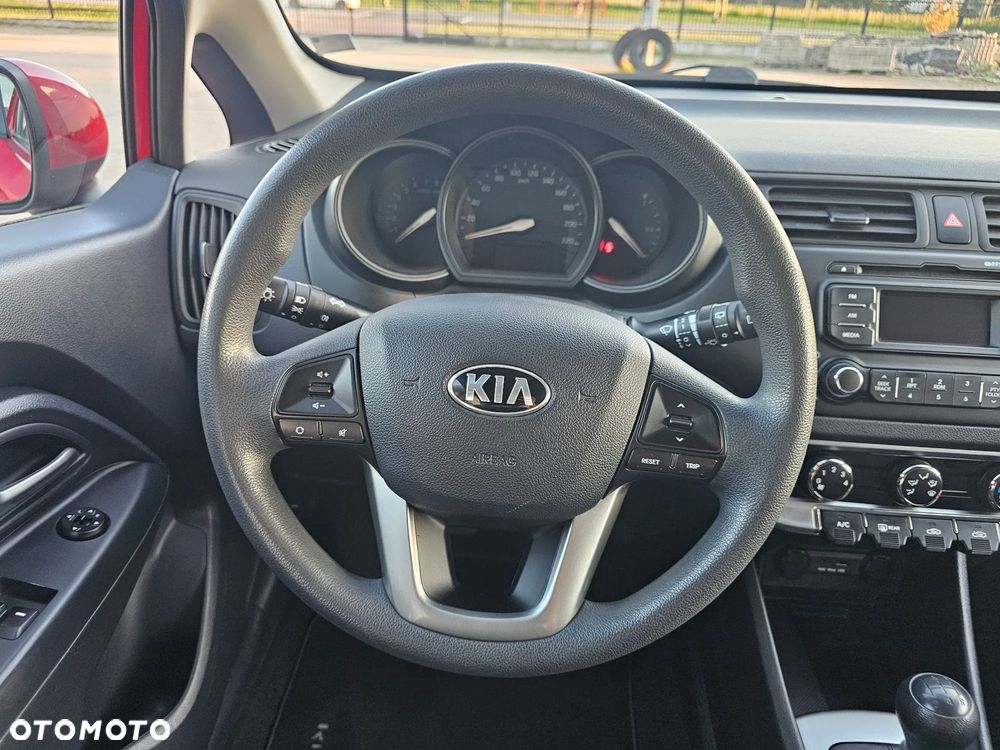 Kia Rio - 15