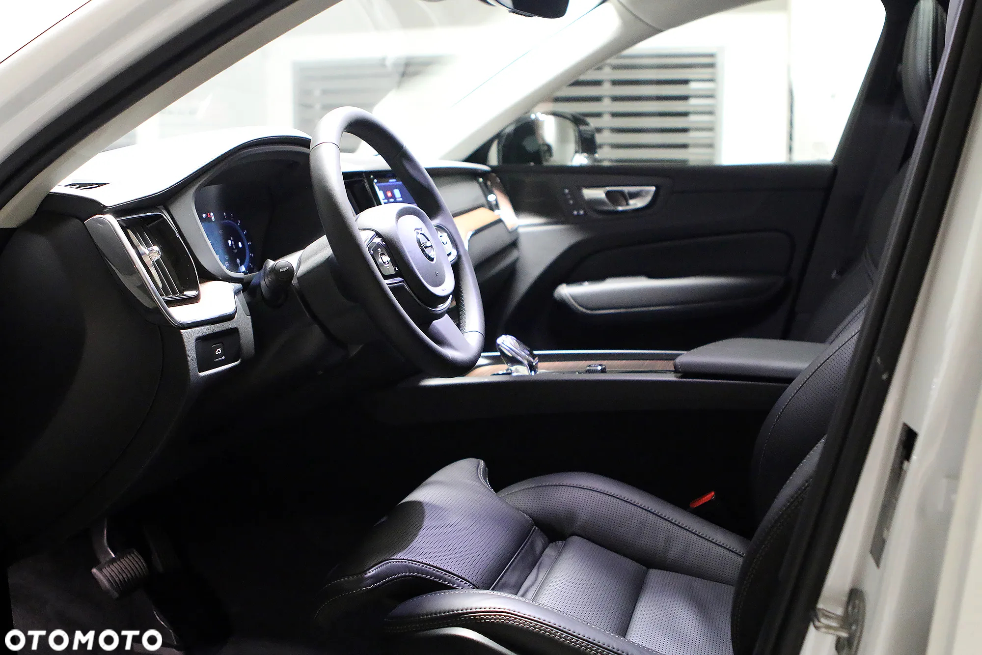 Volvo XC 60 B5 B AWD Ultimate Black Edition - 20