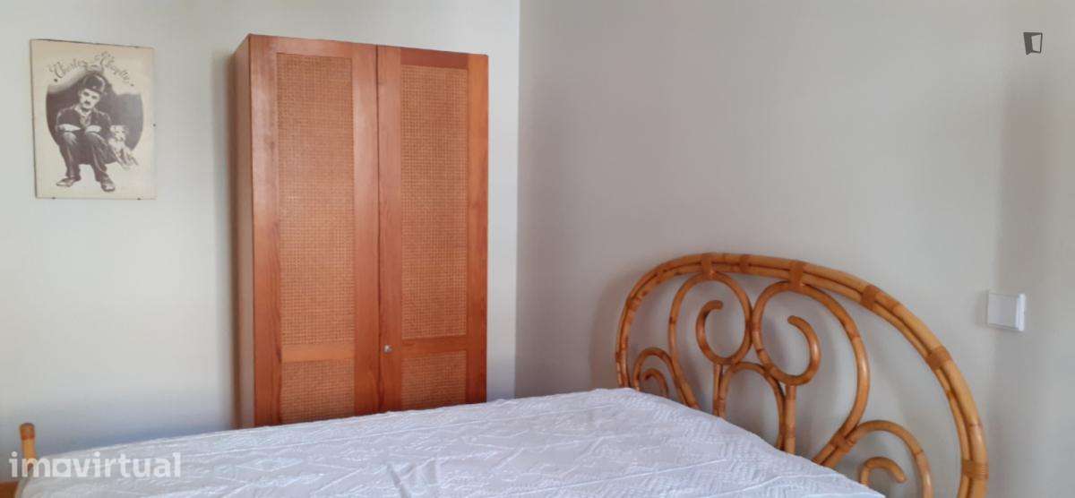 Quarto - localizado em Mafamude Porto - Grande imagem: 2/14