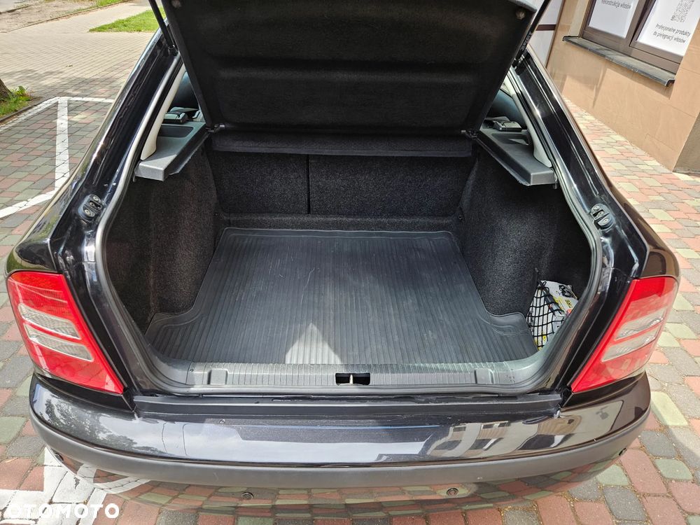Skoda Octavia 1.6 Tour - 8
