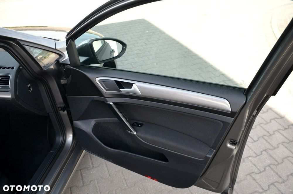 Volkswagen Golf - 27