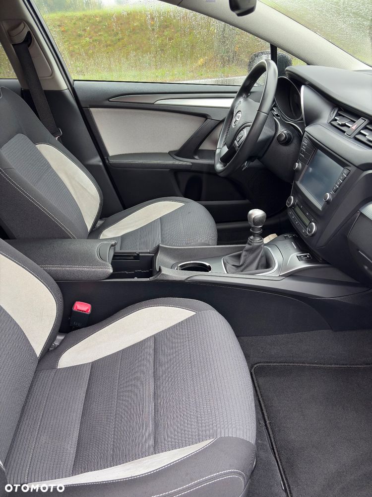Toyota Avensis 2.0 D-4D Selection - 20