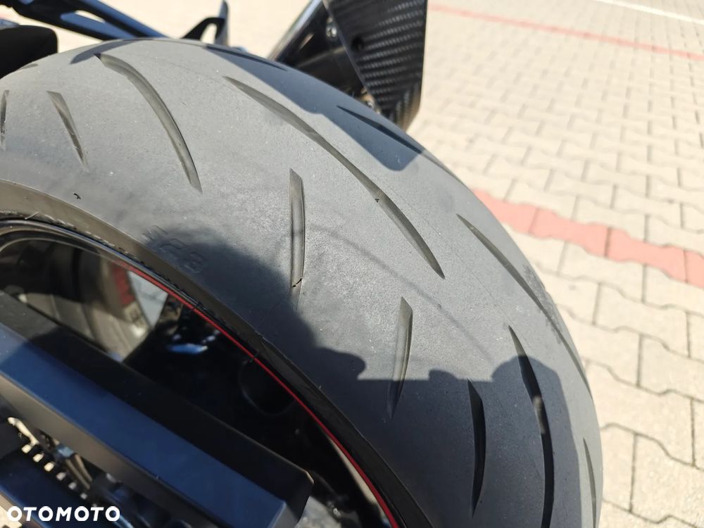 Suzuki GSR - 5