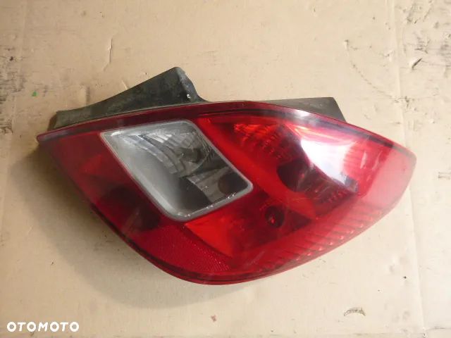 LAMPA PRAWY TYŁ PRAWA TYLNA OPEL CORSA D - 17