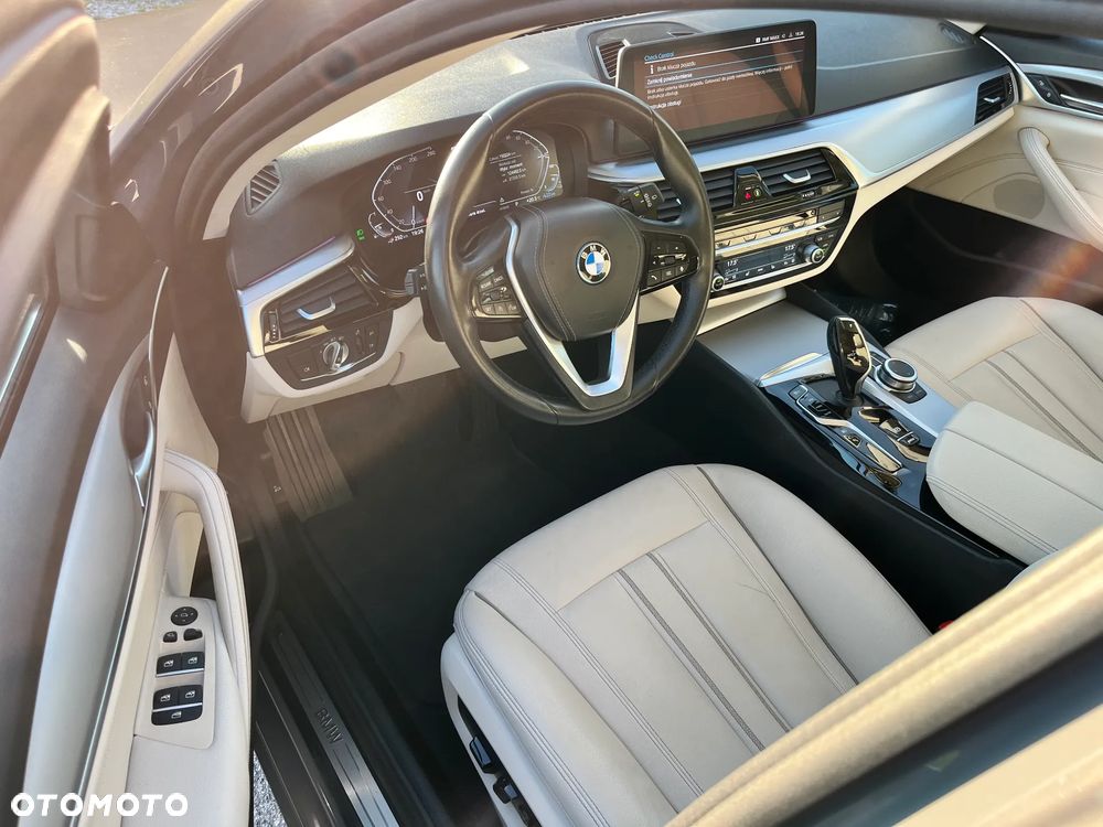 BMW Seria 5 520e Luxury Line - 22