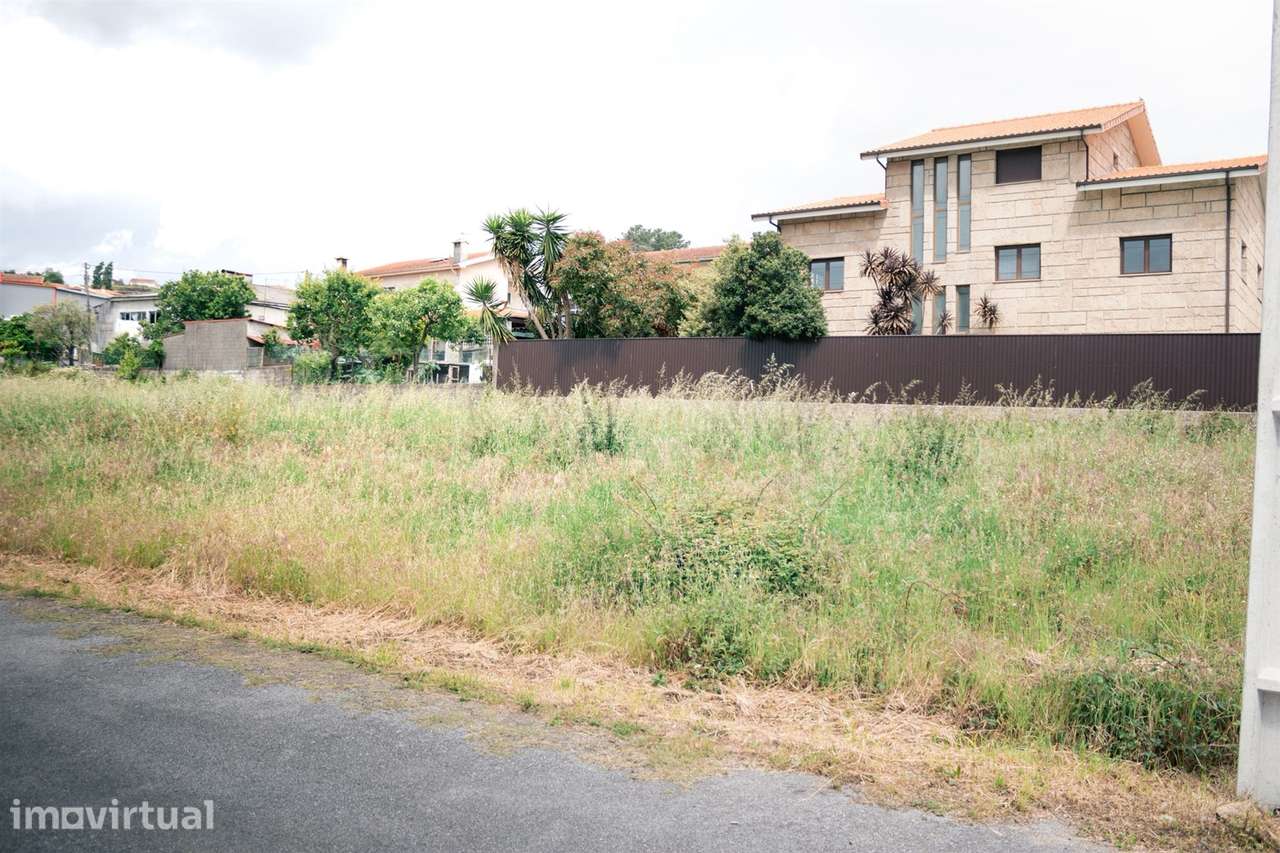 Lote de Terreno  Venda em Lustosa e Barrosas (Santo Estêvão),Lousada - Grande imagem: 2/11