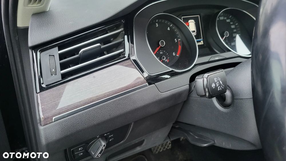 Volkswagen Passat 2.0 TDI SCR DSG Comfortline - 21