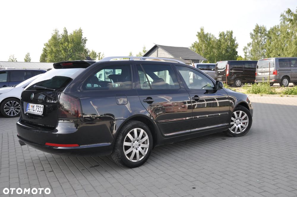 Skoda Octavia 2.0 TDI CR DPF RS - 17