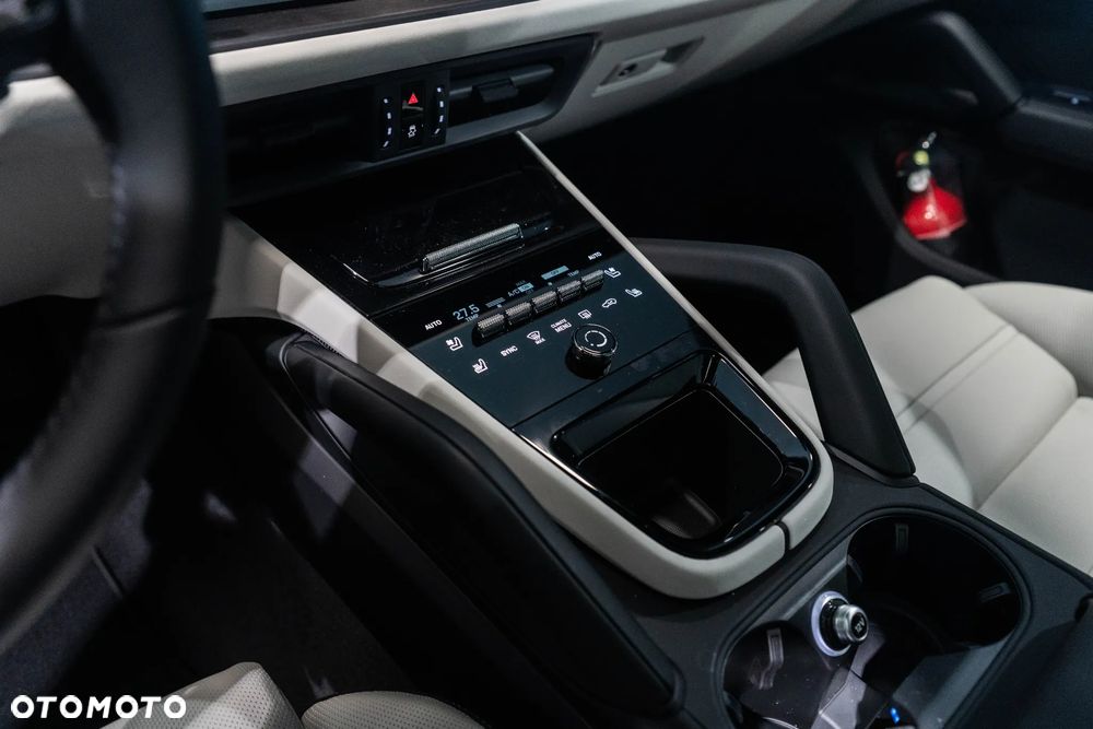 Porsche Cayenne E-Hybrid PHEV Black Edition - 29