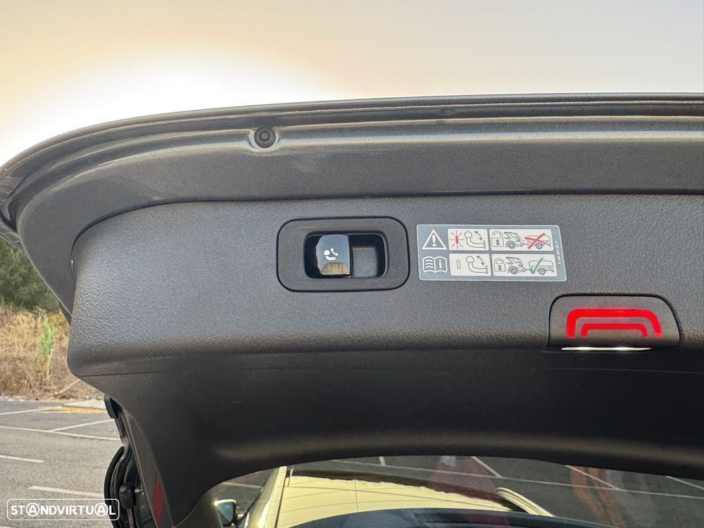 Mercedes-Benz C 300 e AMG Line - 11