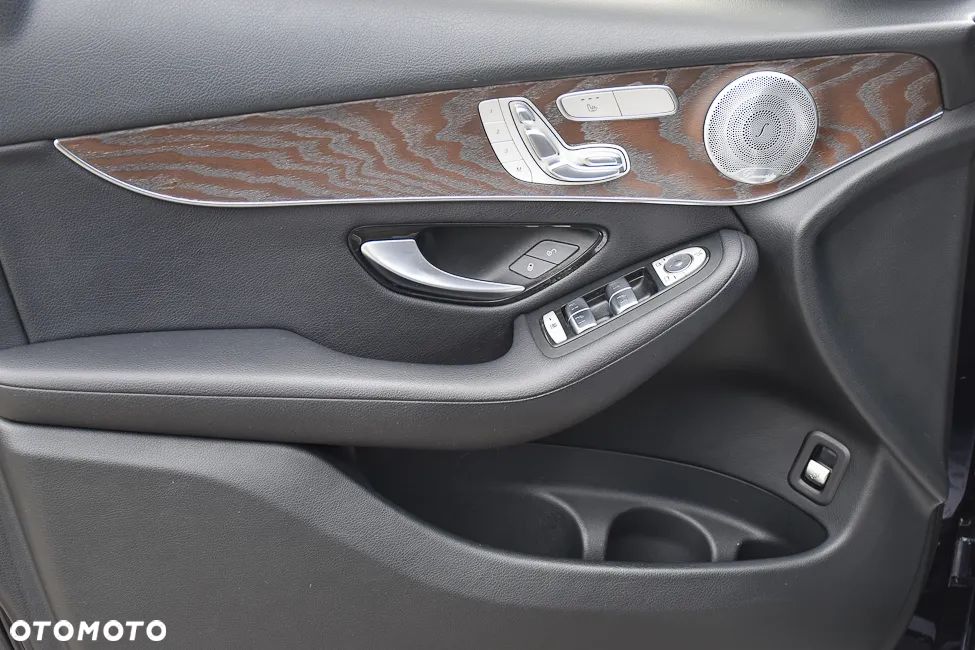 Mercedes-Benz GLC 300 4Matic 9G-TRONIC AMG Line - 20