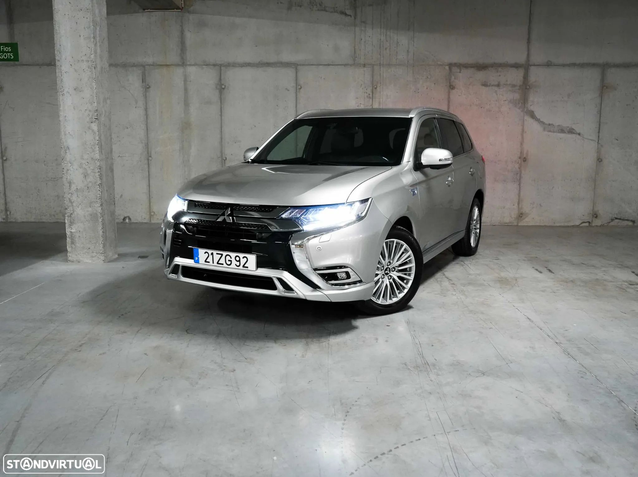 Mitsubishi Outlander 2.4 PHEV Instyle - 1