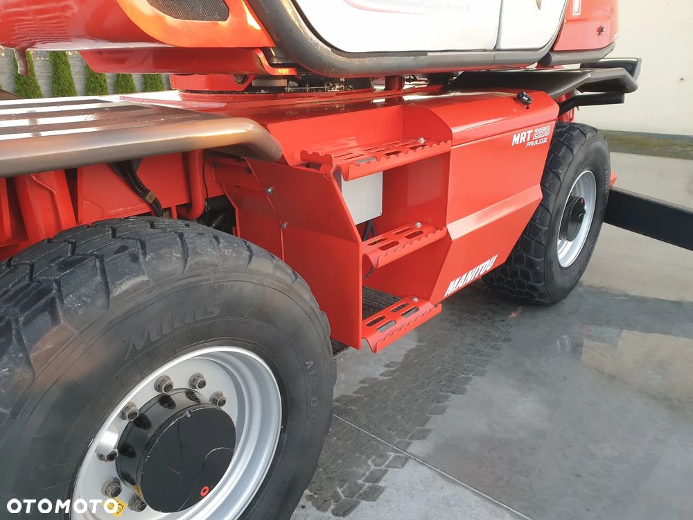 Manitou MRT ROTO Privilege KOSZ/WIDŁY/PILOT SPROWADZONA PIĘKNY STAN - 16