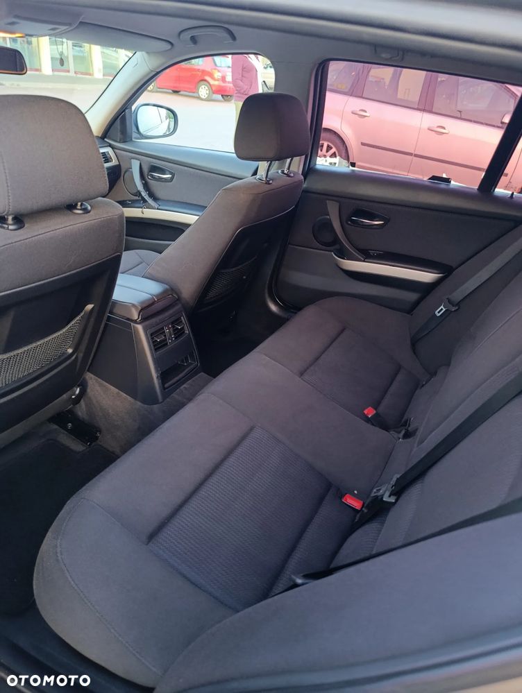 BMW Seria 3 320d Efficient Dynamics Sport Line - 16