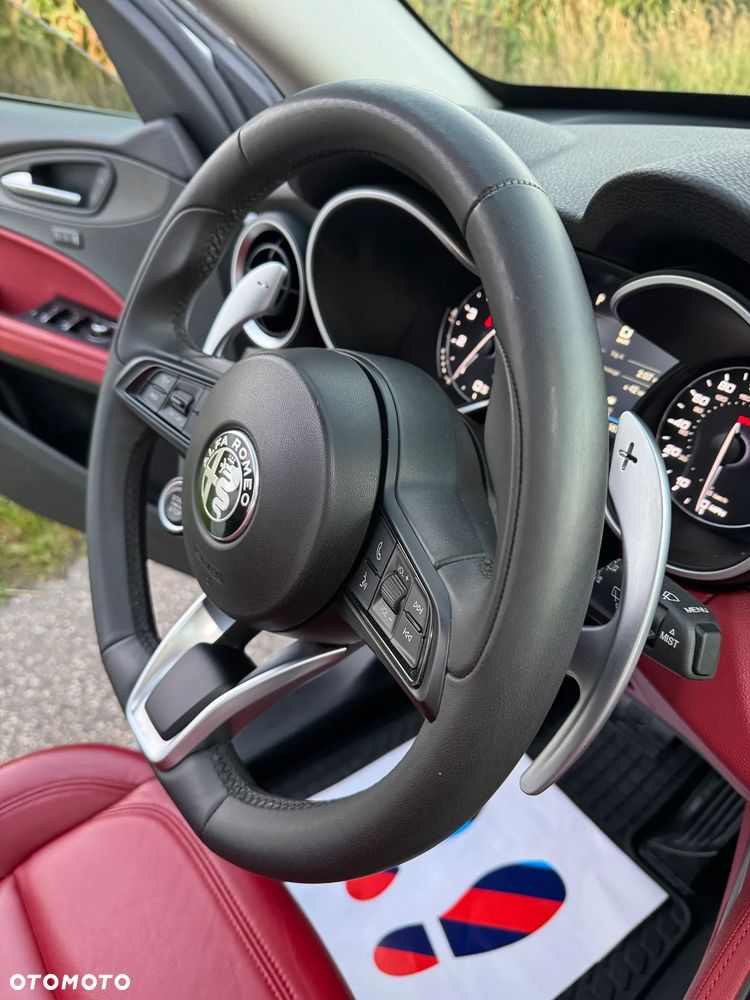 Alfa Romeo Stelvio 2.0 Turbo 16V AT8-Q4 Ti - 23