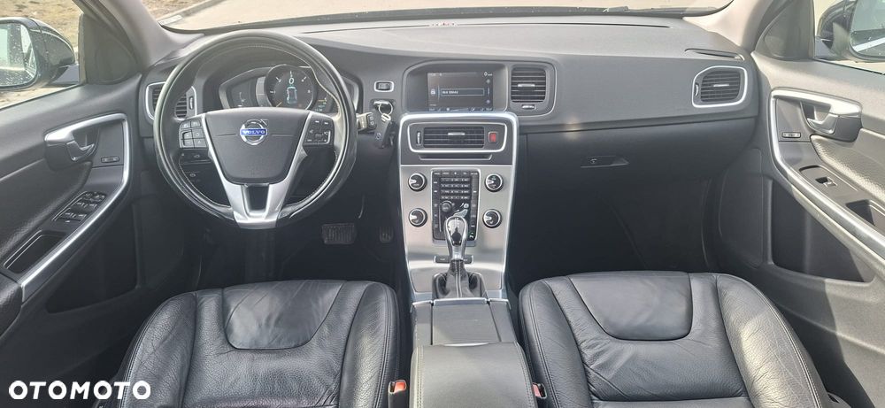 Volvo V60 D6 AWD Plug-in Hybrid Summum - 12