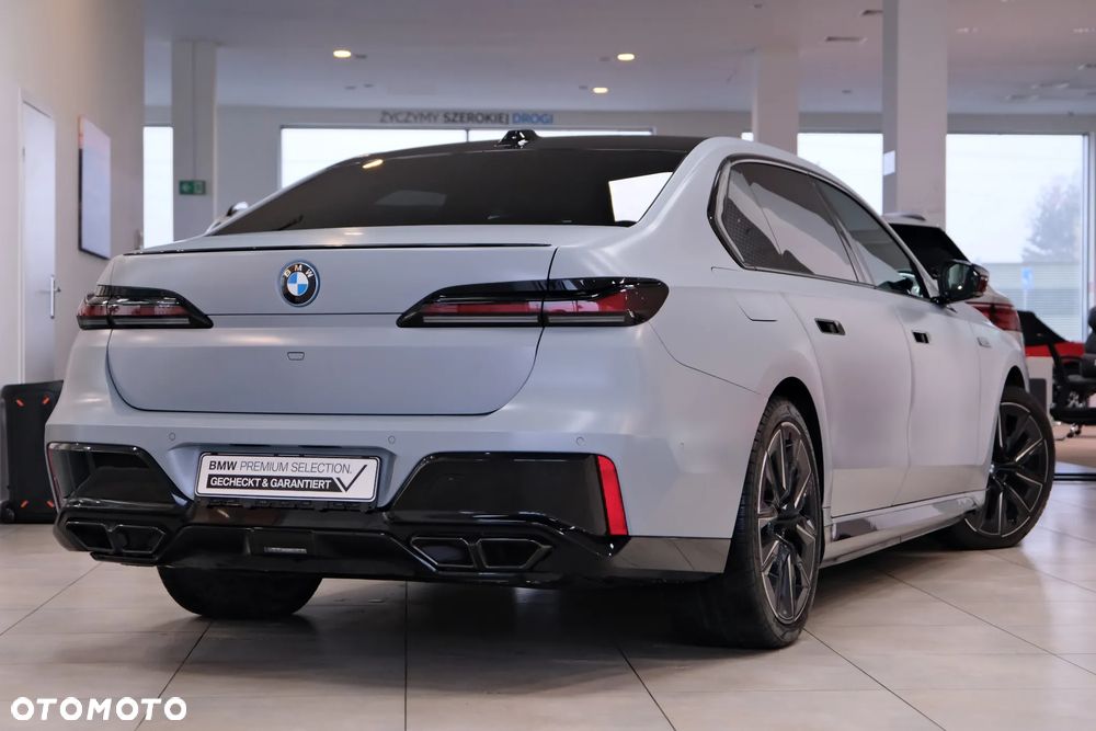 BMW Seria 7 M760e PHEV xDrive Individual Edition sport - 11