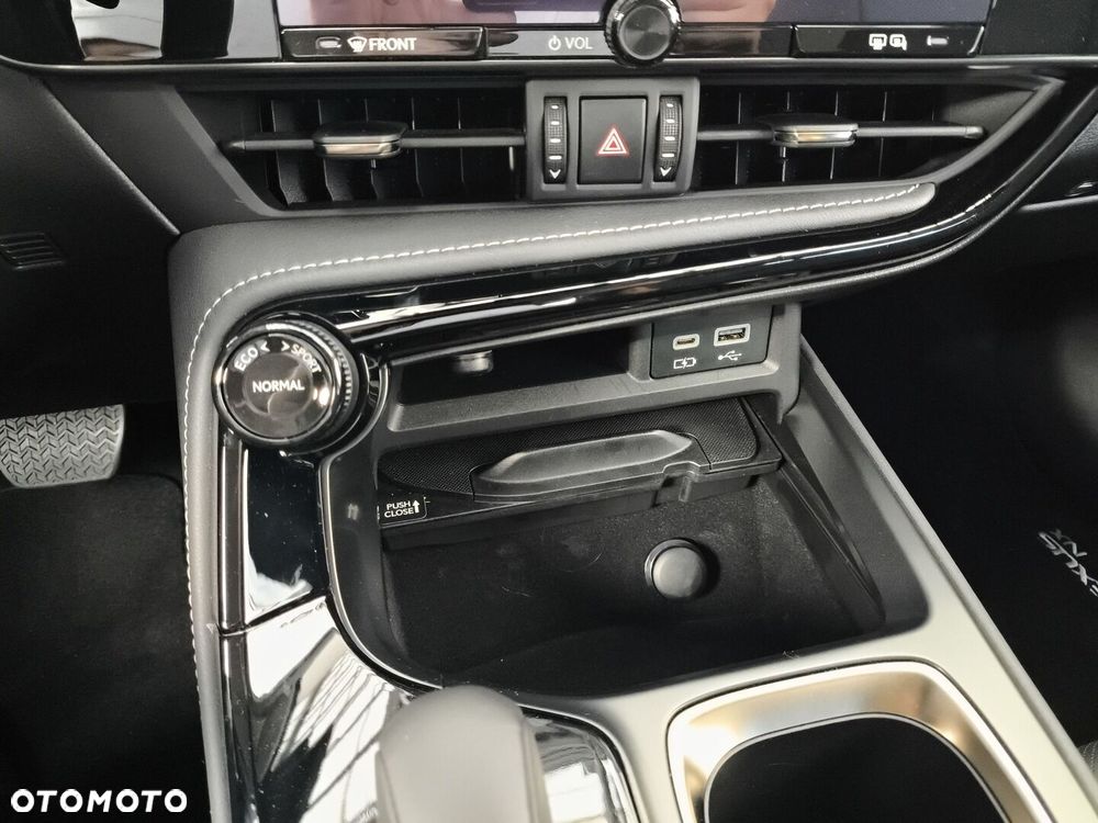 Lexus NX 350h Business AWD - 24