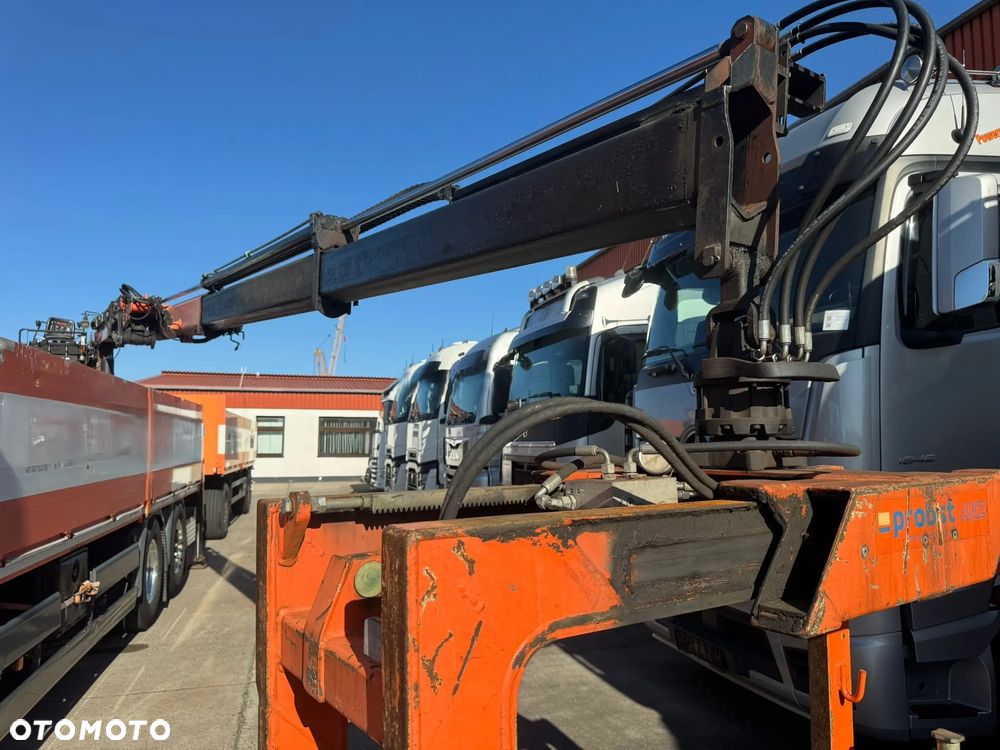 MAN TGX 26.480 • HDS Atlas 145.2 •Oś podnoszona i skrętna 426 tys. km - Zestaw z przyczepą Schwarzmüller Oś przednia – resory piórowe, tylna – pneumatyka • - 15