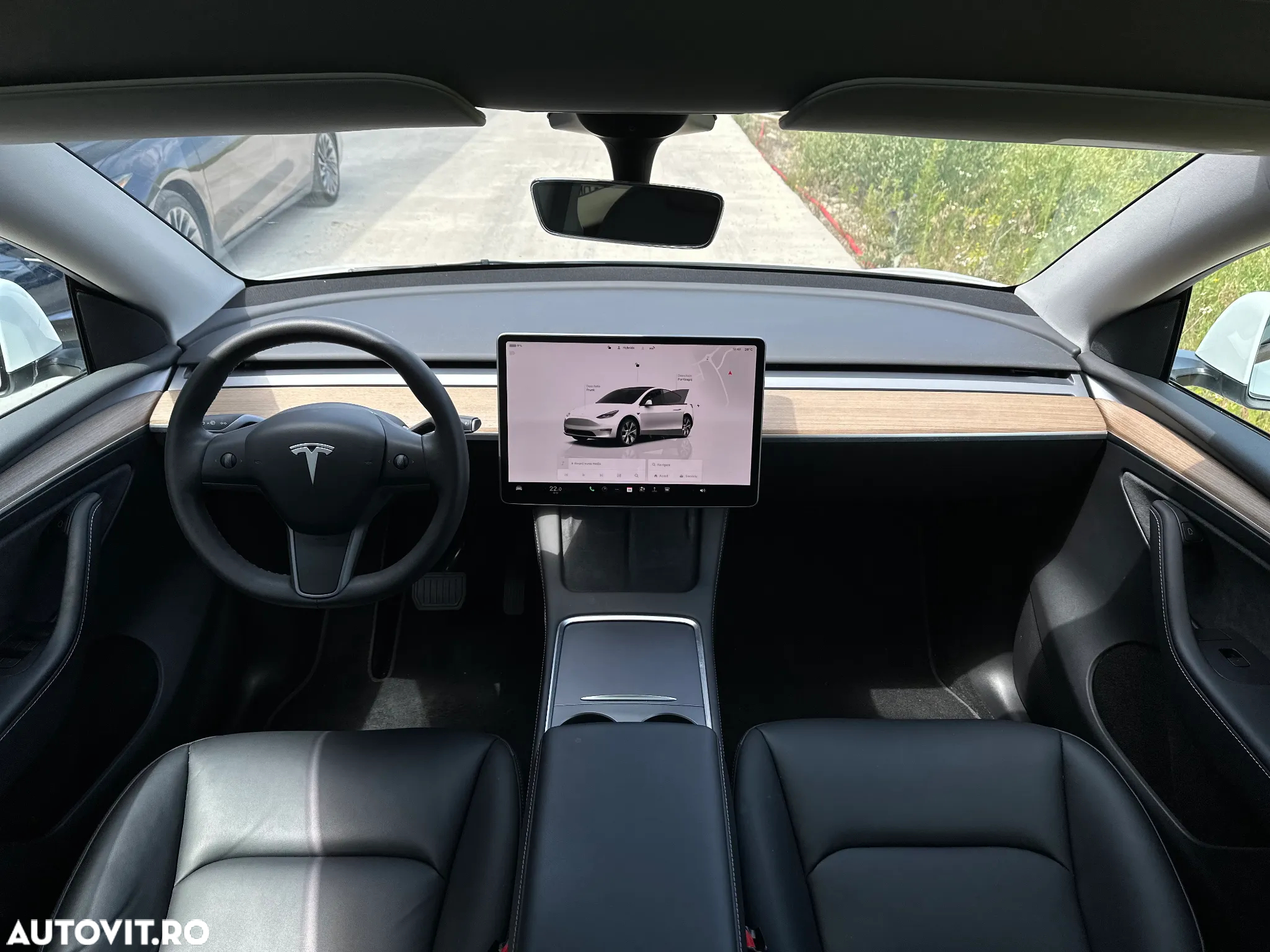 Tesla Model Y Long Range Dual Motor AWD - 17