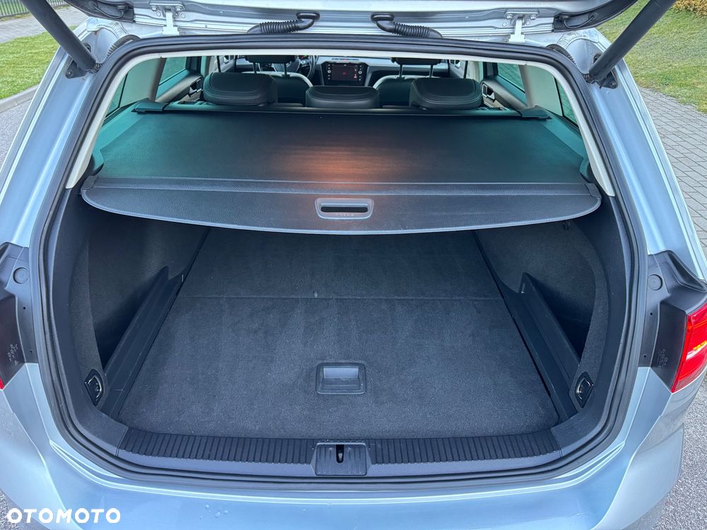 Volkswagen Passat - 21